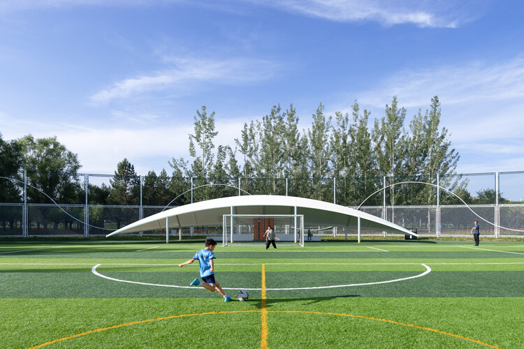 传闻：曼联和米兰球探现场考察18岁雷恩高中锋梅特