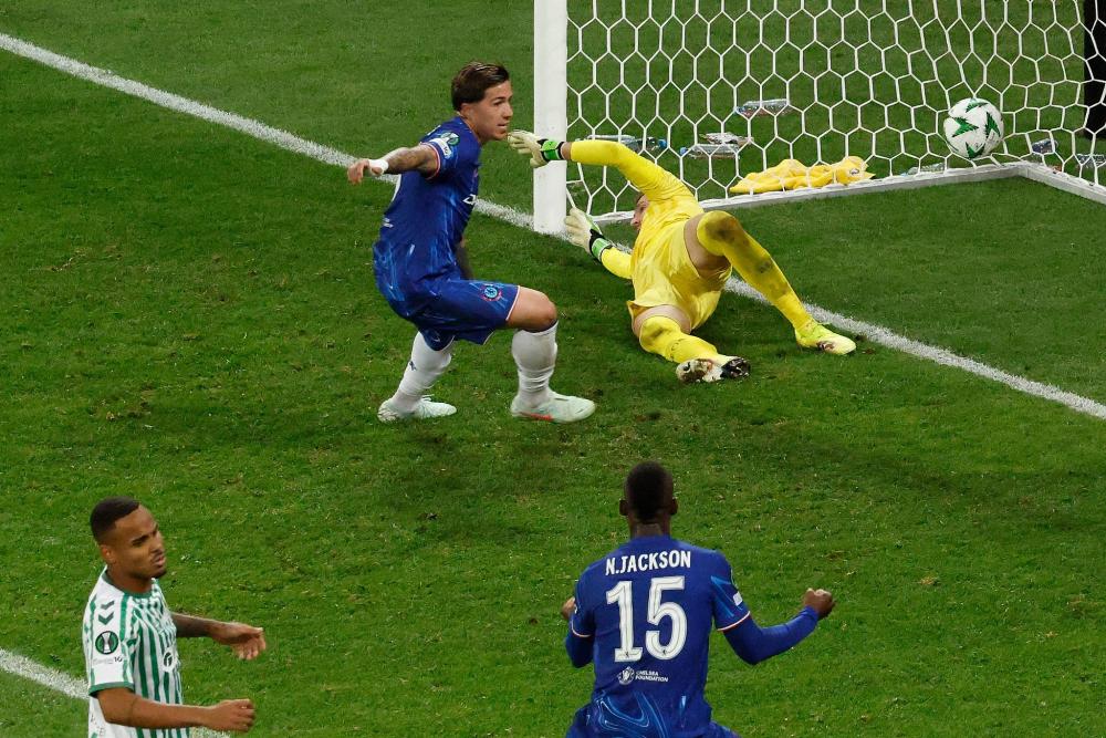 获黄金球拍仅10天，28岁樊振东再迎喜讯，努力多年成父亲最大骄傲